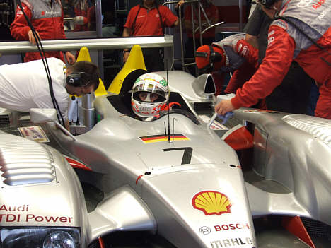 Foreløbig er det Tom Kristensen og Audi nummer 7 der er på pole position, men der er en time tilbage af kvalifikationen, så intet er sikkert endnu.